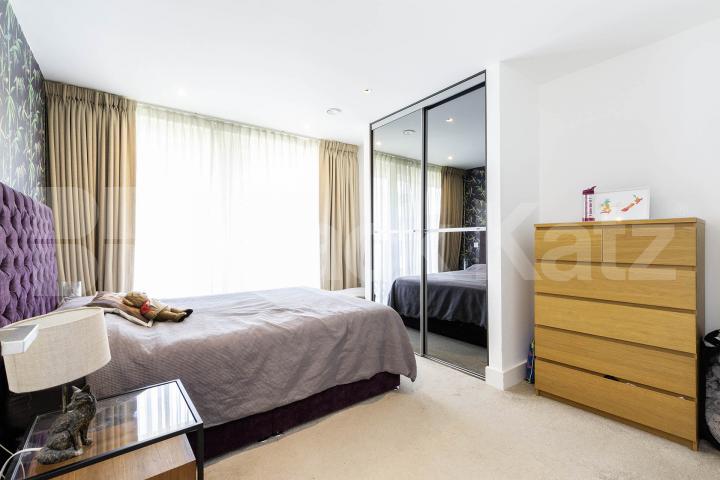 Stylish and modern 2 bedroom 2 bathroom apartment with south facing balconies  Market Road, Islington